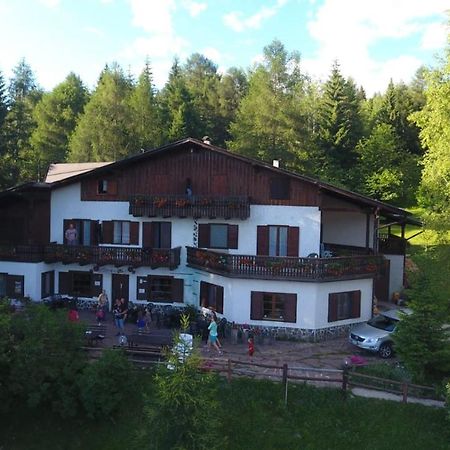 Albergo Scoiattolo Tret ภายนอก รูปภาพ