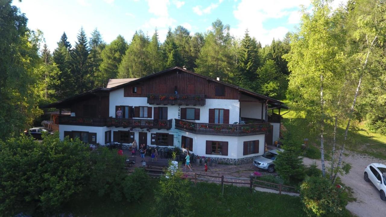 Albergo Scoiattolo Tret ภายนอก รูปภาพ